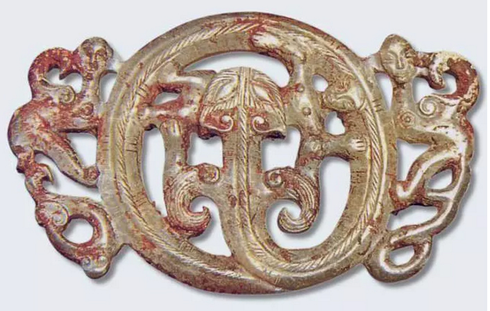 15288870508973.jpg 戰(zhàn)國(guó)螭龍食人紋玉佩.jpg